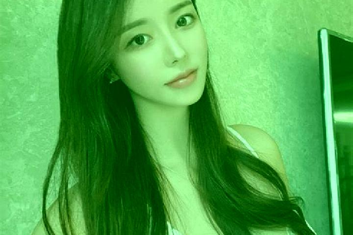 Isabella, 24 — Escort in Zilingpu, China