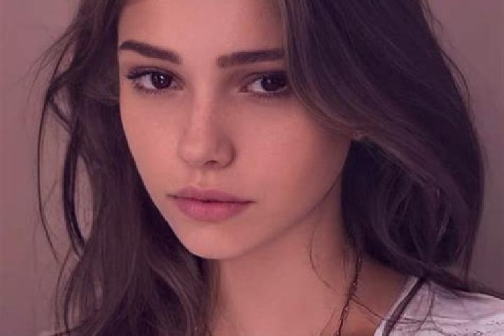 Isabella, 26, a auburn hazel-eyed slavic companion based in Kirobasi. Offering Erotic Massage, A-Level, Deep French Kissing, Roleplay. Available for incall a...