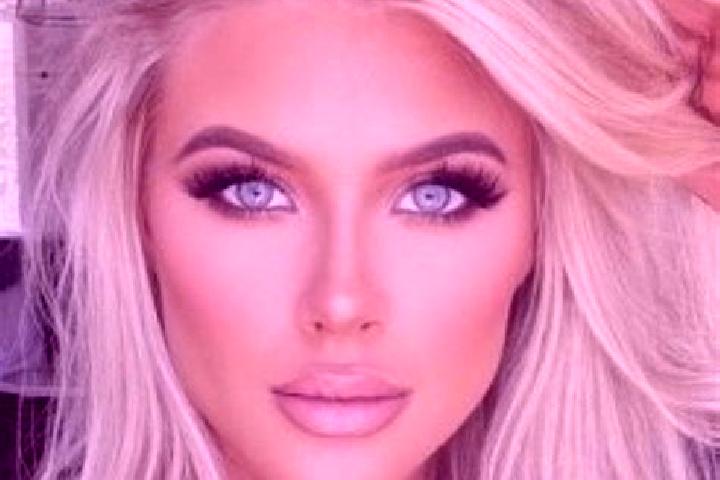 Isabella, 26, a platinum blonde grey-eyed ebony companion based in Makwassie. Offering GFE, Duos, Dinner Date, CIM. Available for incall and outcall, overnig...