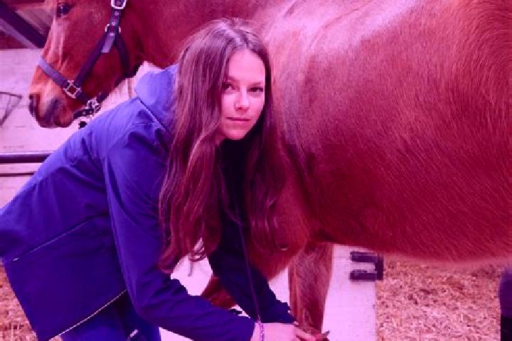 Isabella, 26 — Escort in Campagne-les-Boulonnais, France