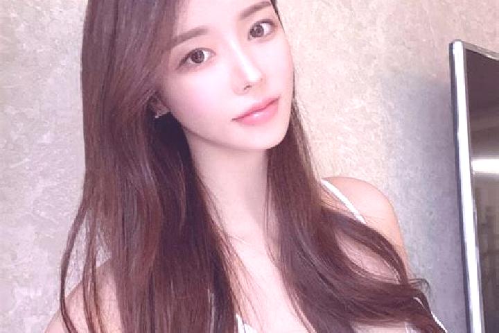 Isabella, 26 — Escort in Youfeng, China