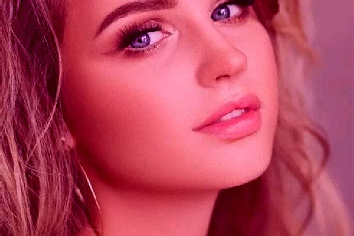 Isabella, 27, a dark blonde blue-eyed mediterranean companion based in Granadas. Offering Massage, Deep French Kissing, Roleplay. Available for incall and ou...
