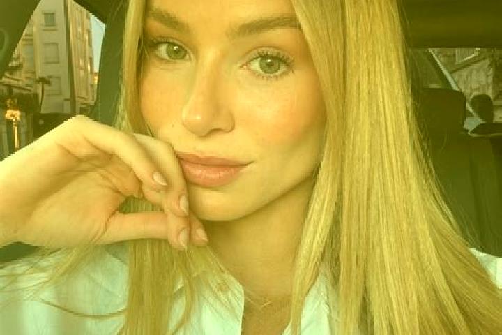 Isabella, 27 — Escort in Barla, Romania