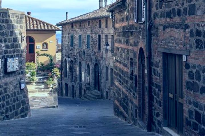 Isabella, 27 — Escort in Radicofani, Italy
