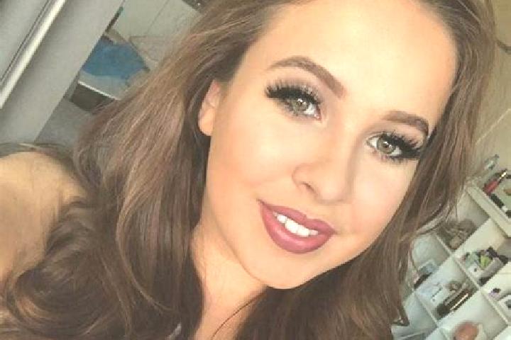 Isabella, 28, a brunette green-eyed slavic companion based in Tawagan. Offering Dinner Date, Fetish, GFE, Striptease. Available for incall and outcall, overn...