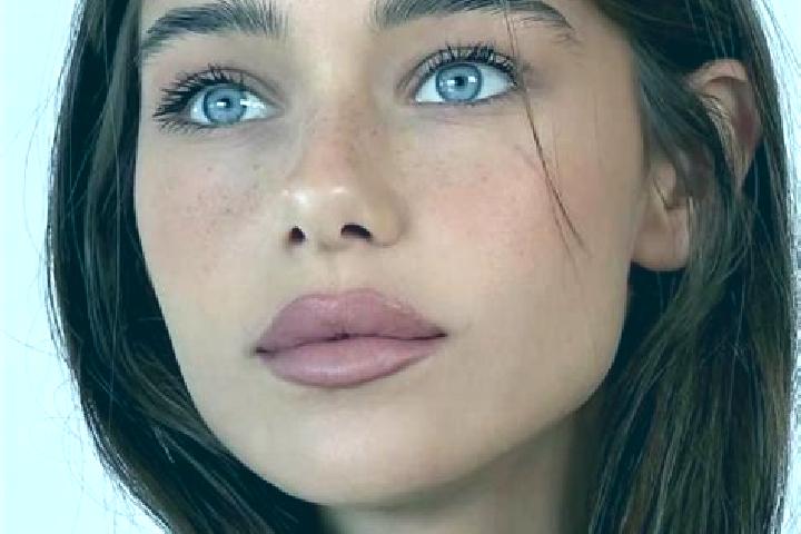 Isabella, 28, a brunette grey-eyed european companion based in Al Bardiyah. Offering Duos, 69, CIM. Available for incall and outcall, day and evening dates.