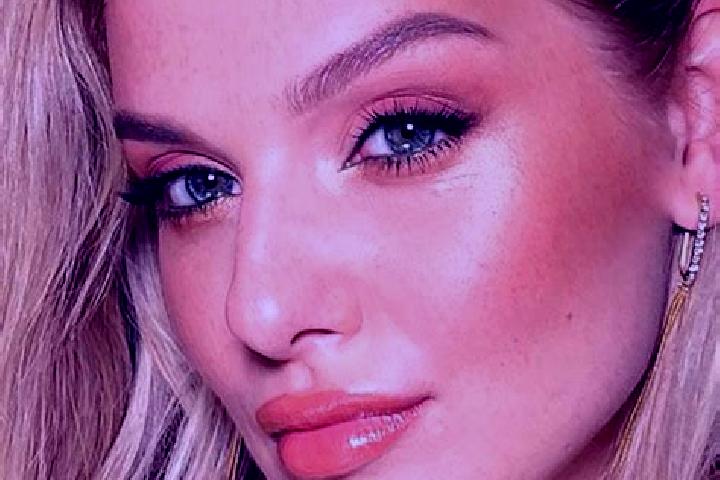 Isabella, 28, a dark blonde green-eyed latina companion based in Leipalingis. Offering Deep French Kissing, Massage. Available for incall and outcall, overni...
