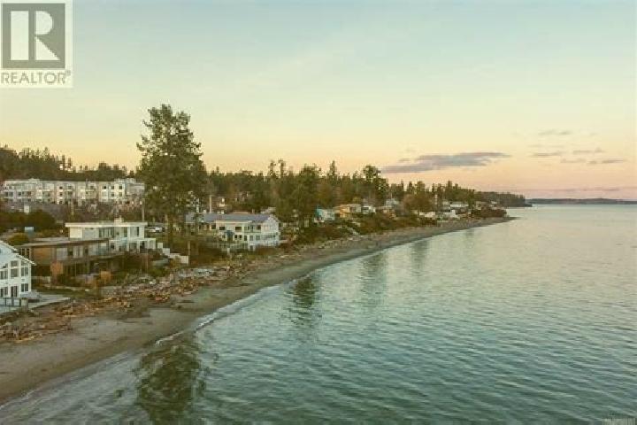 Isabella, 28 — Escort in Cordova Bay, Canada