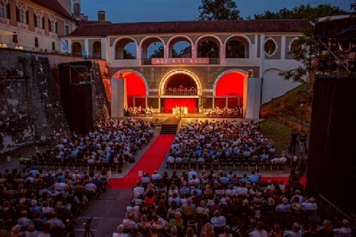 Isabella, 28 — Escort in Kobersdorf, Austria