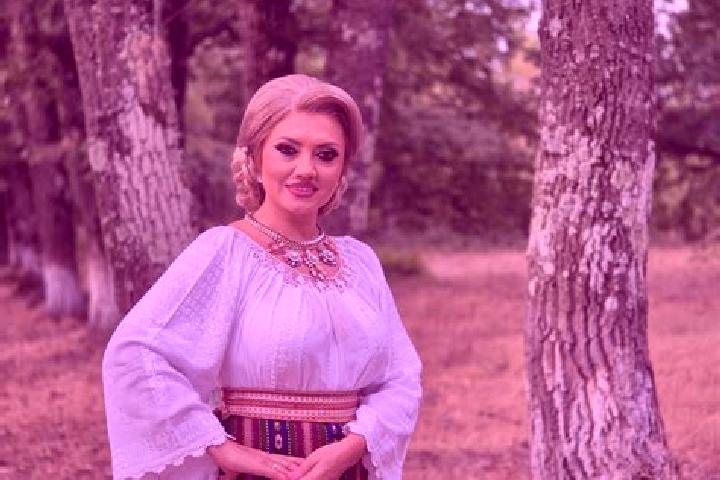 Isabella, 28 — Escort in Pacureti, Romania