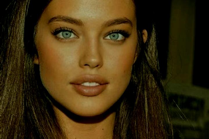 Isabella, 29, a chestnut hazel-eyed caucasian companion based in Banora Point. Offering A-Level, Couples, Tantra. Available for incall and outcall, day and e...
