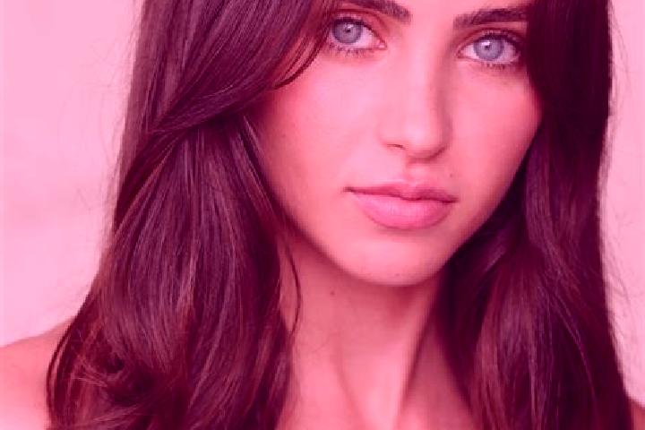 Isabella, 29, a red brown-eyed indian companion based in Pinopolis. Offering GFE, Couples. Available for incall and outcall, day and evening dates.