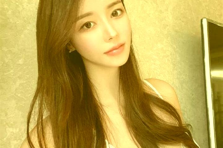 Isabella, 29 — Escort in Liangzhai, China