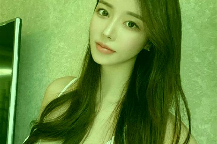 Isabella, 29 — Escort in Xiji, China