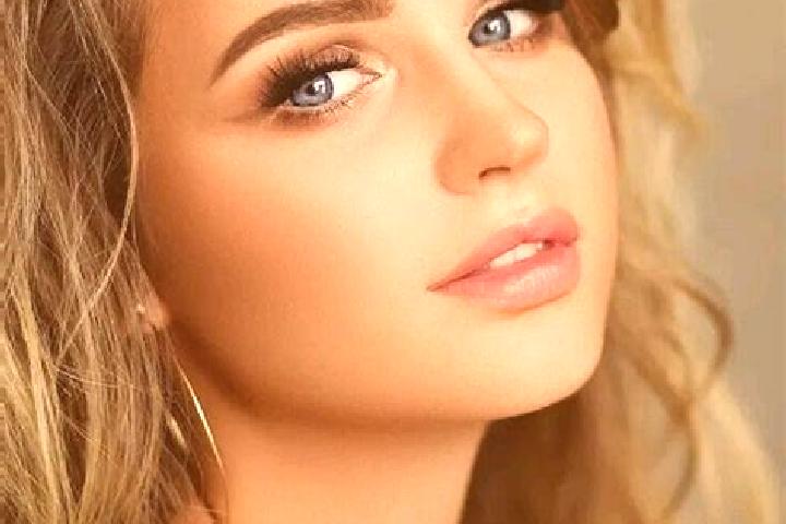 Isabella, 30, a dark blonde blue-eyed caucasian companion based in Vallentuna. Offering Couples, CIM. Available for incall and outcall, day and evening dates.