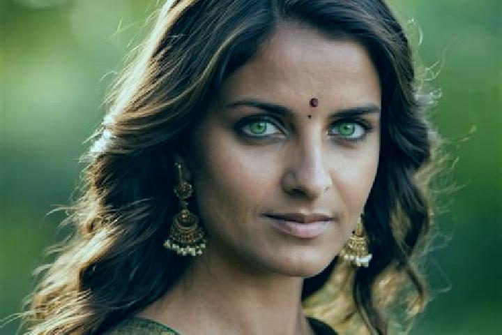 Isabella, 30, a red green-eyed indian companion based in Okubo. Offering Tantra, Fetish, A-Level, CIM. Available for incall and outcall, day and evening dates.