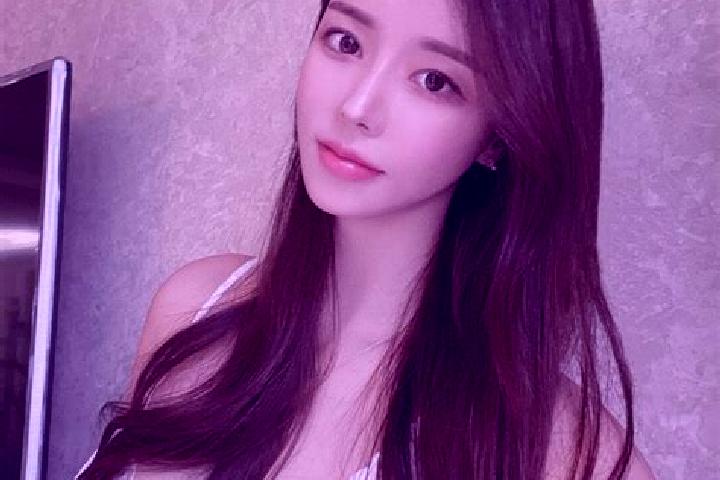 Isabella, 31 — Escort in Houbai, China