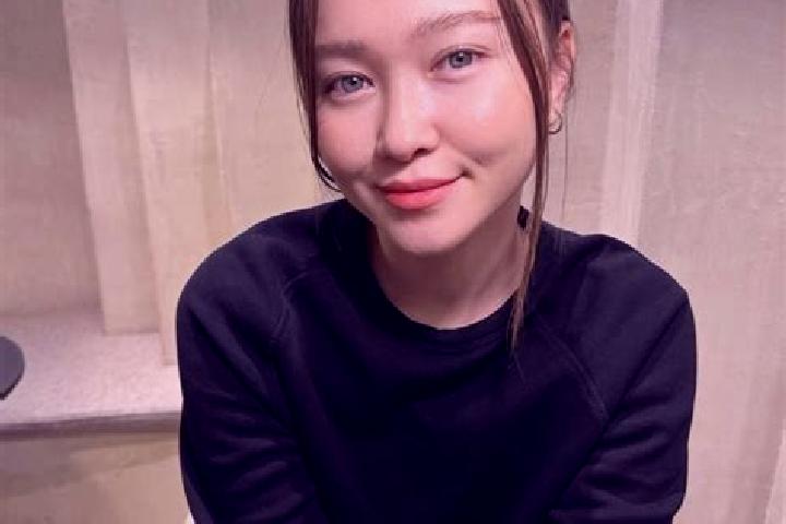 Isabella, 32, a auburn blue-eyed asian companion based in Mashta al Hulw. Offering Overnight, A-Level, Deep French Kissing, Domination, Duos. Available for i...