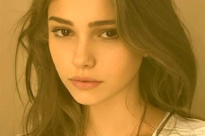 Isabella, 32, a brunette hazel-eyed slavic companion based in Peso da Regua. Offering Domination, Erotic Massage, Massage, OWO. Available for incall and outc...