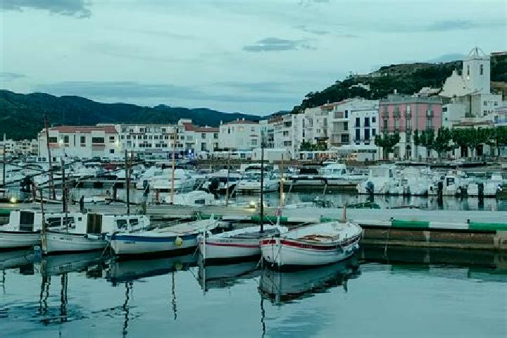 Isabella, 33, a brunette amber-eyed european companion based in el Port de la Selva. Offering Deep French Kissing, BDSM, Striptease, Party Girl. Available fo...