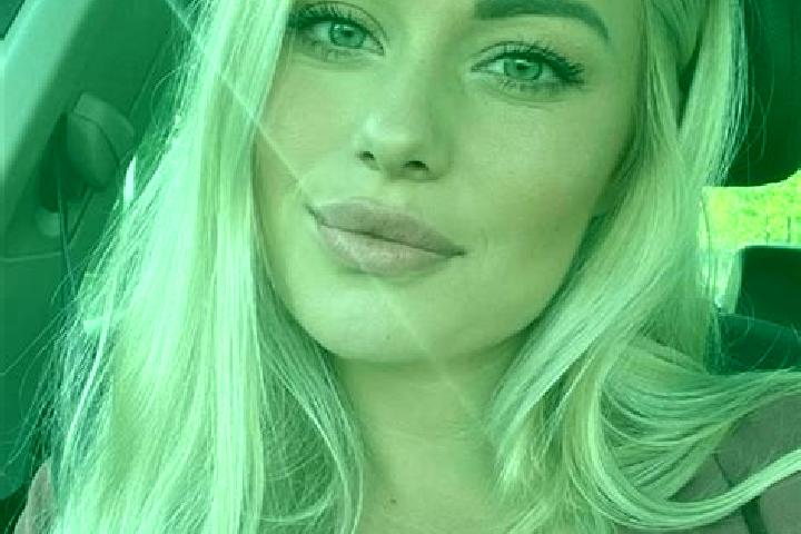 Isabella, 34, a blonde hazel-eyed caucasian companion based in Negreira. Offering Travel Companion, OWO, Deep French Kissing, Tantra, Fetish. Available for i...