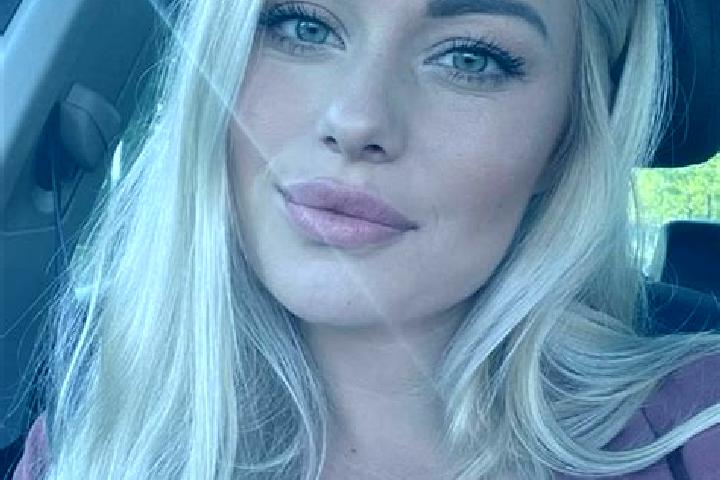 Isabella, 34, a blonde hazel-eyed european companion based in Catalina. Offering BDSM, Erotic Massage, 69, Duos. Available for incall and outcall, day and ev...