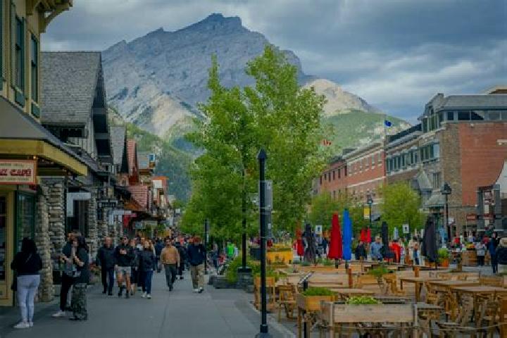 Isabella, 34 — Escort in Banff Trail, Canada