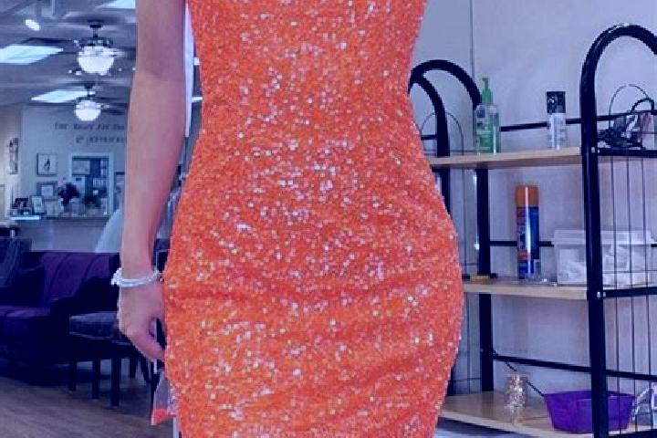 Isabella, 34 — Escort in Long Ampan Aing or Abanang, Malaysia