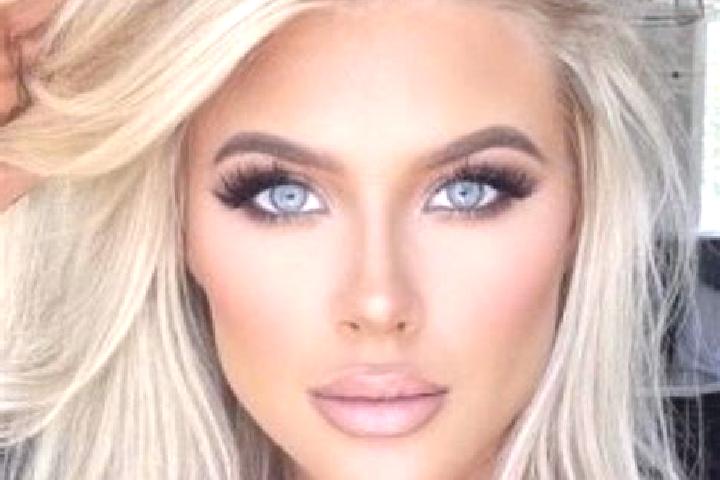 Isabella, 35, a platinum blonde grey-eyed indian companion based in Matozinhos. Offering Striptease, Tantra, Domination. Available for incall and outcall, ov...
