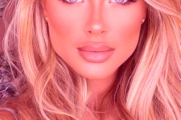 Isabella, 36, a blonde blue-eyed latina companion based in Klatovy. Offering 69, A-Level. Available for incall and outcall, overnight bookings available.
