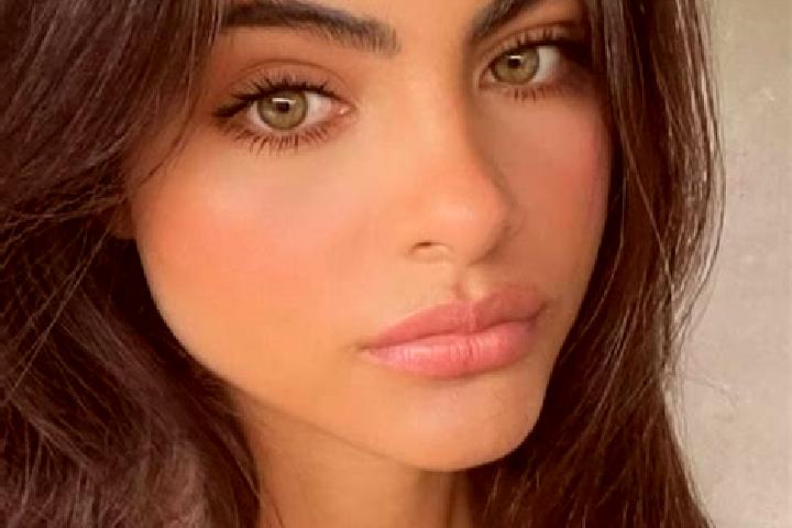 Isabella, 36, a chestnut hazel-eyed latina companion based in Sengkarai. Offering Striptease, Dinner Date. Available for incall and outcall, overnight bookin...
