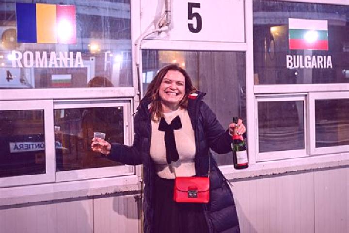 Isabella, 36 — Escort in Coca, Romania
