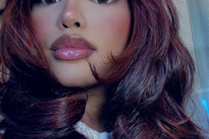 Isabella, 37, a auburn hazel-eyed latina companion based in Bracca. Offering Roleplay, CIM, 69. Available for incall and outcall, day and evening dates.