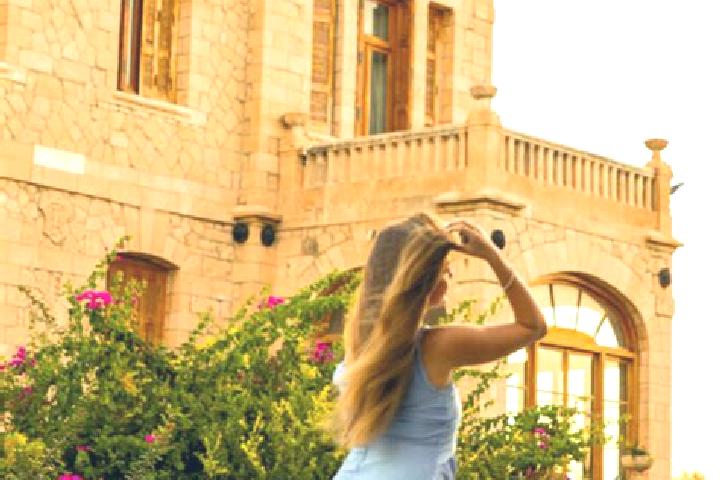 Isabella, 37 — Escort in Mitropoli, Greece