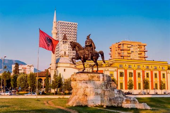 Isabella, 37 — Escort in Shishtavec, Albania