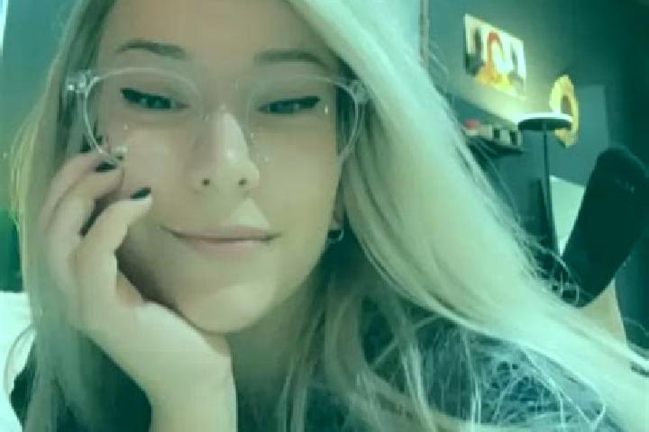 Isabella, 39, a blonde amber-eyed latina companion based in Tonggoh. Offering 69, OWO, Deep French Kissing, Massage. Available for incall and outcall, day an...
