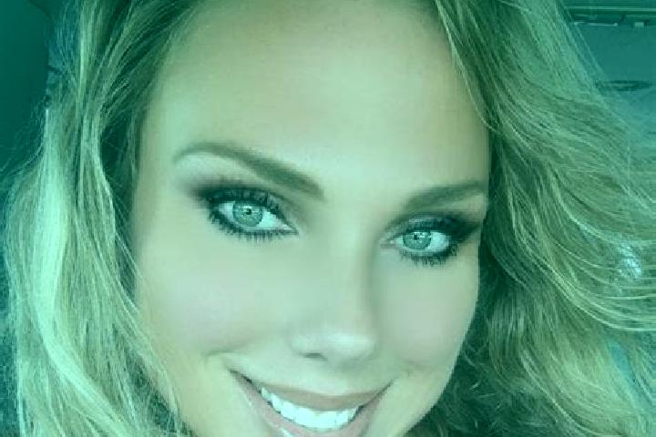 Isabella, 39 — Escort in Denee, France