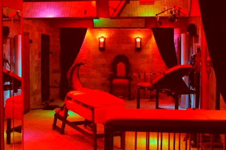 Ivy, 20, a red dark-eyed ebony companion based in West Buechel. Offering Erotic Massage, A-Level, Fetish, BDSM. Available for incall and outcall, overnight b...