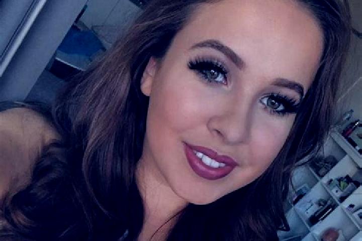 Ivy, 22, a auburn dark-eyed mediterranean companion based in Pombia. Offering Dinner Date, Roleplay, Striptease. Available for incall and outcall, day and ev...