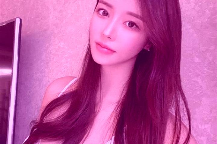 Ivy, 23 — Escort in Fengshuling, China