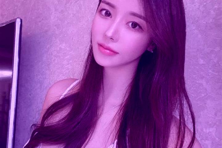 Ivy, 23 — Escort in Jiangduo, China
