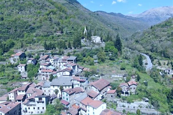 Ivy, 24 — Escort in Molini di Triora, Italy