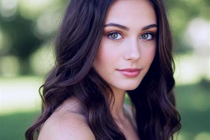 Ivy, 25, a auburn hazel-eyed middle eastern companion based in Gerbrunn. Offering Tantra, Girlfriend Experience, Prostate Massage. Available for incall and o...