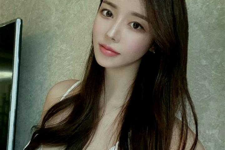Ivy, 26 — Escort in Oebaki, Indonesia