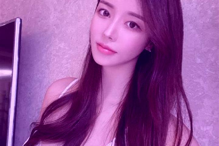 Ivy, 26 — Escort in Penimbung Barat, Indonesia