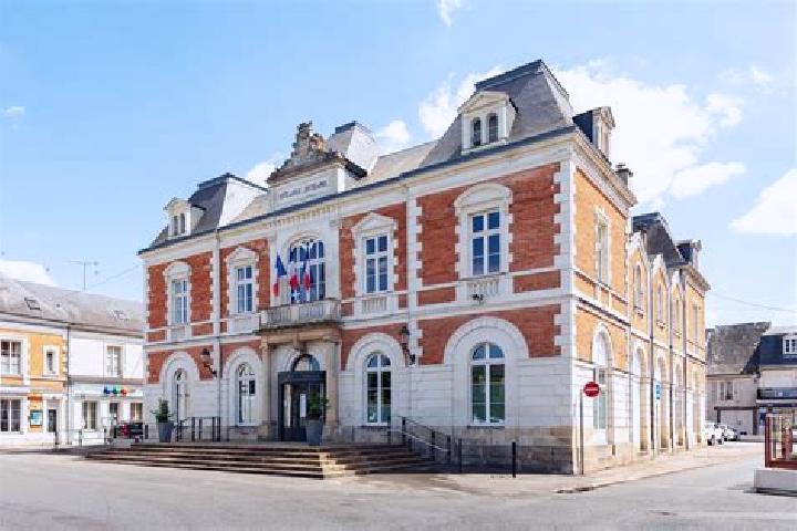 Ivy, 27 — Escort in Aubigne-Racan, France