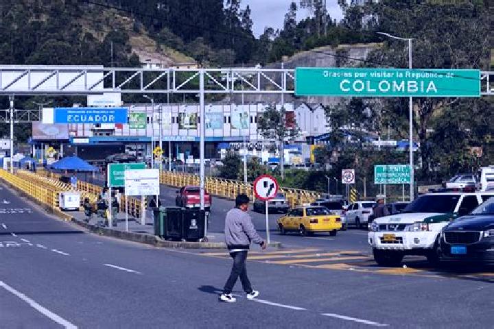 Ivy, 27 — Escort in Guasuntos, Ecuador