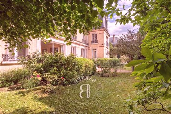 Ivy, 31 — Escort in Auteuil, France