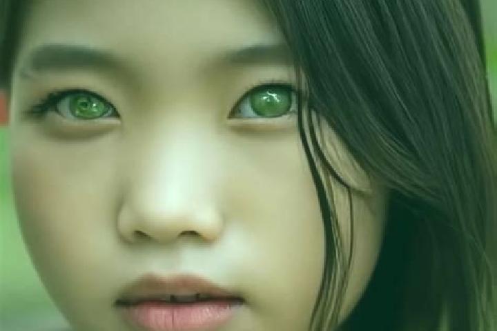 Ivy, 32, a red green-eyed asian companion based in Gramais. Offering Dinner Date, Duos, Fetish, GFE. Available for incall and outcall, day and evening dates.