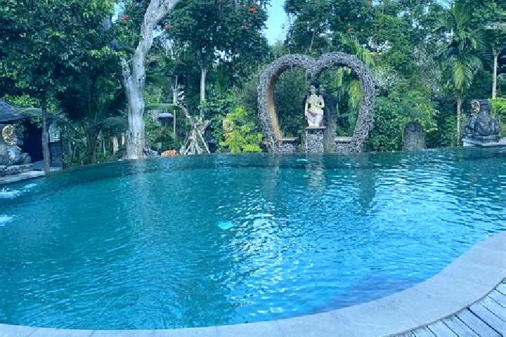 Ivy, 32 — Escort in Carik, Indonesia